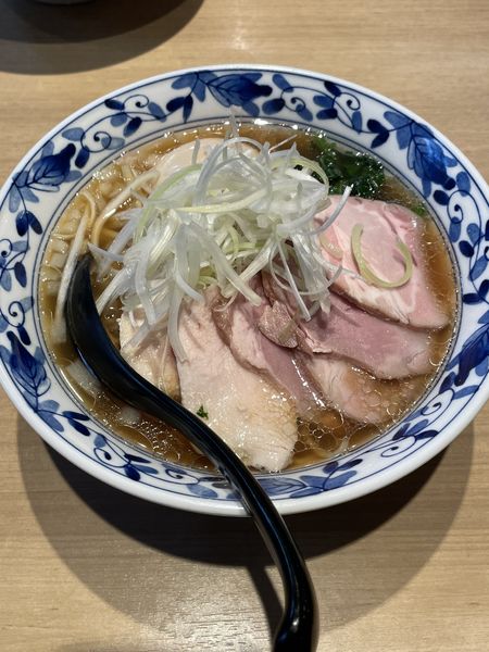 「貝出し汁醤油らぁめん」@貝出汁らぁ麺 海美風 浅草店の写真