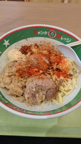 「まぜそば」@ジャンクガレッジ イオンレイクタウンmori店の写真