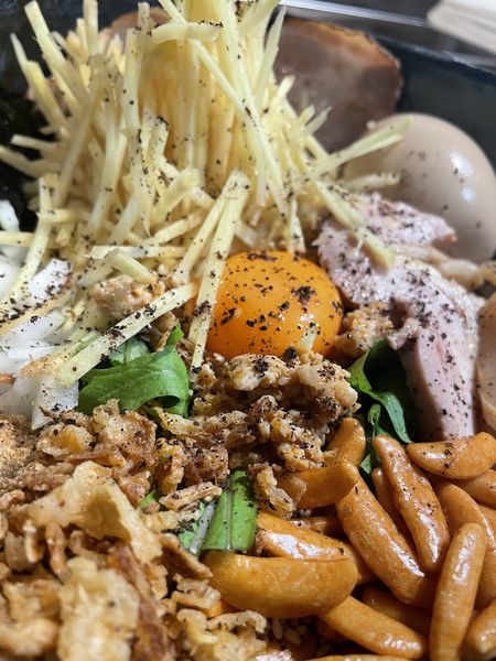 「ジョーまぜそば全部のせ」@麺屋ジョーの写真