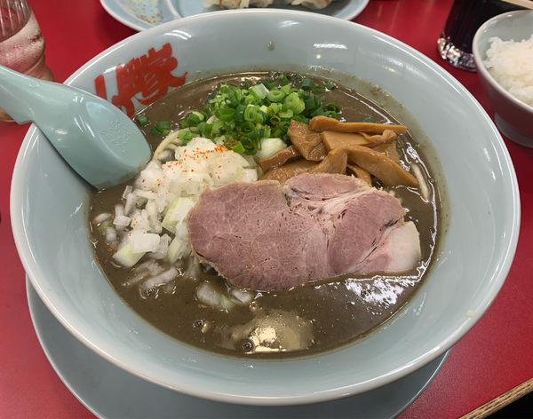 「鬼煮干しラーメン+半ライスセット+餃子 ￥970+￥0」@ラーメン山岡家 土浦店の写真