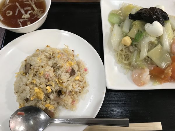 「エビあんかけそば&ハーフチャーハン¥750」@中華つばめの写真