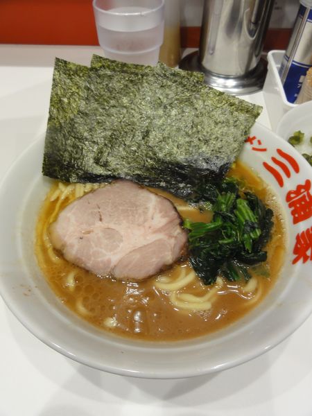 「ラーメン650円硬め薄め、半ライス」@ラーメン 三浦家の写真