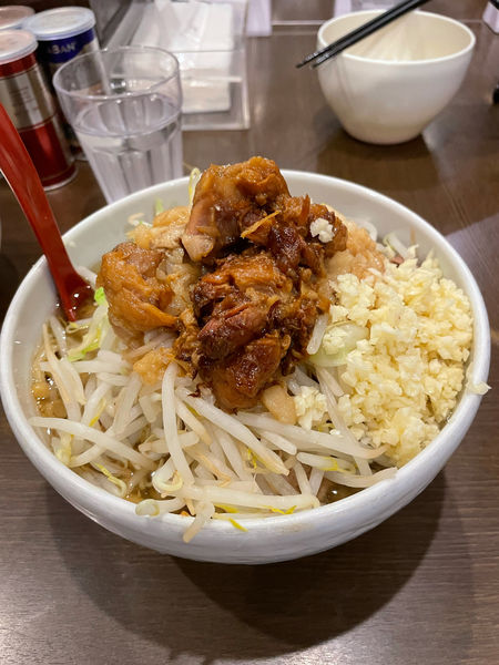 「大＋生玉子　アブラとニンニク増し増し」@ラーメン イエロー 御徒町店の写真