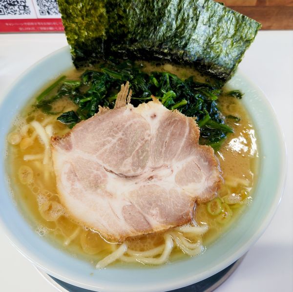 「ラーメン並（1玉）750円　ホウレン草増し100円」@横浜家系ラーメン 楊喜家の写真