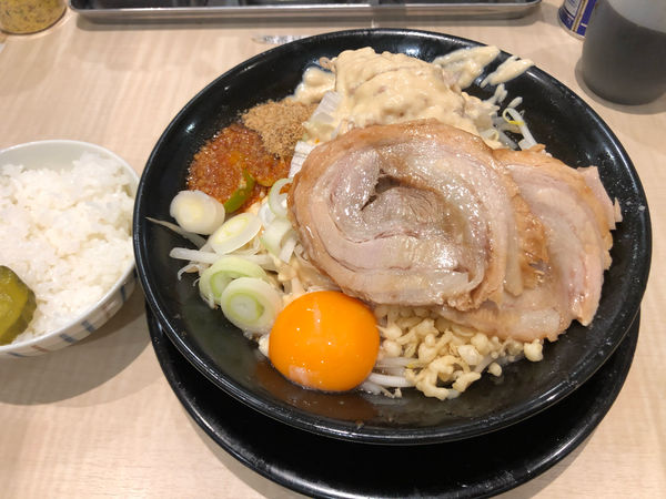 「チャーシューまぜそば」@替玉千里眼 志木店の写真