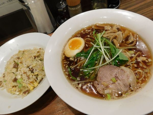 「ラーメン¥680+半炒飯¥370」@麺処・餃子処 TESHIの写真