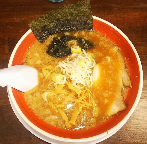 「こってり豚骨醤油・黒丸680円」@完熟ラーメン 本丸 泉駅前店の写真