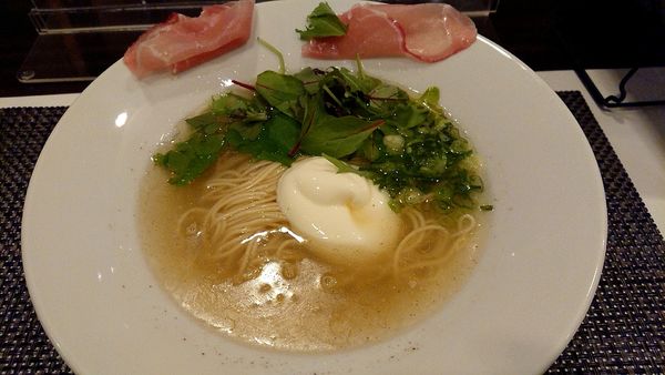 「生ハムチーズらーめん(850円税込)」@拉麺BARuでんすけの写真