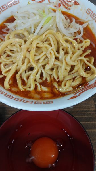 「辛ミニラーメン 豚１枚入 麺ゆで前200ｇ　生たまご」@ラーメン武丸の写真