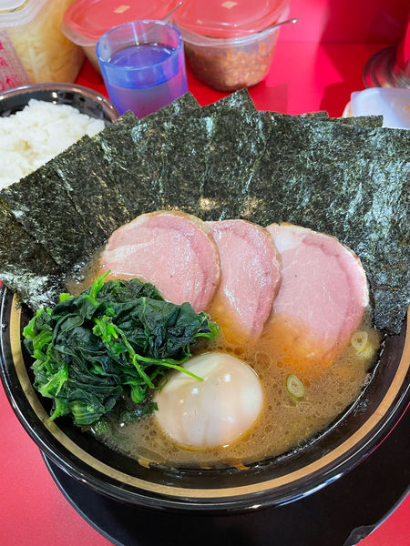 「チャーシュー＋海苔＋卵」@家系ラーメン とらきち家の写真