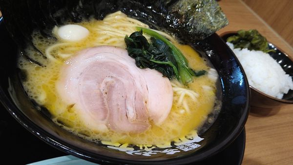 「ラーメン、海苔、無料ライス✕2」@町田商店 宮益坂店の写真