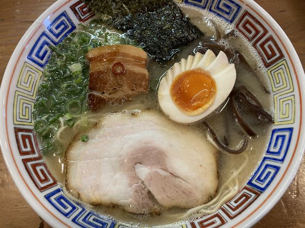 「ダブル幸福ラーメン＋替え玉(大玉)」@九州とんこつラーメン 幸福軒の写真