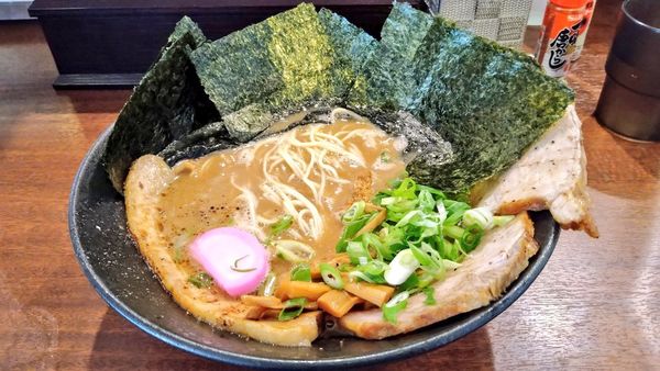 「和歌山中華そば+海苔・溶岩石焼き肩ロース叉焼」@和歌山家 蒔田店の写真