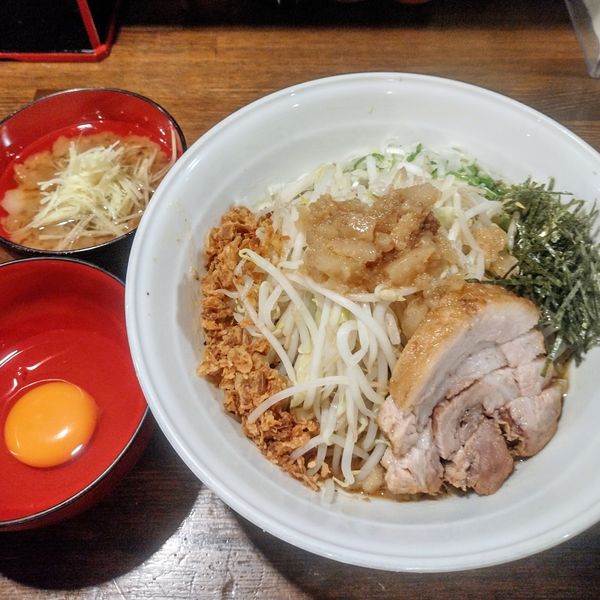 「汁なし小､生卵､別皿あぶら生姜」@麺屋 善 渋谷道玄坂店の写真