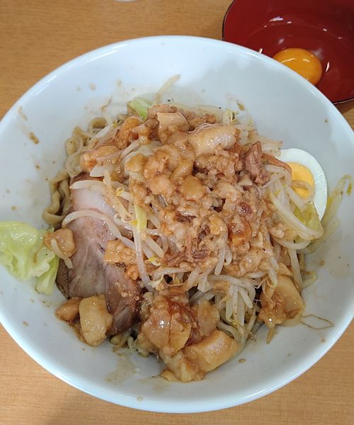 「汁なし(小)＋生たまご」@たかふじの写真