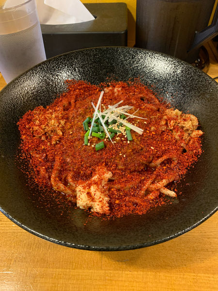 「サソリ辛マゼソバ(850円)＋麺XL300g(50円)」@辛麺サソリの写真