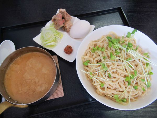 「濃厚煮干しミルクつけ麺（800円）」@煮干しらーめん ○五食堂の写真