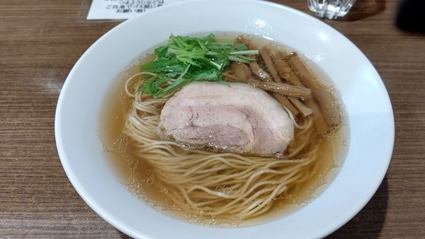 「白醤油らーめん」@らーめん 夢中の写真