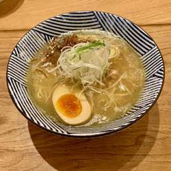 鶏白湯ラーメン（塩・細ストレート麵）