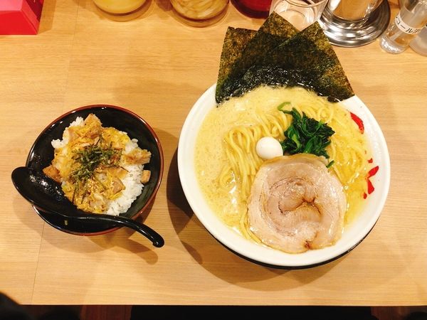 「ラーメン」@横浜家系ラーメン 吟家 船橋駅前店の写真