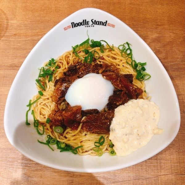 「牛煮込みまぜそば」@Noodle Stand Tokyoの写真