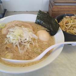 豚骨醤油ラーメン(¥700)＋ネギごはん(セット¥280）