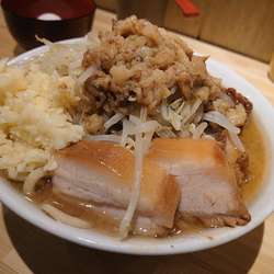 ラーメン薄味硬め＋豚マシ　ニンニクマシマシアブラマシマシ