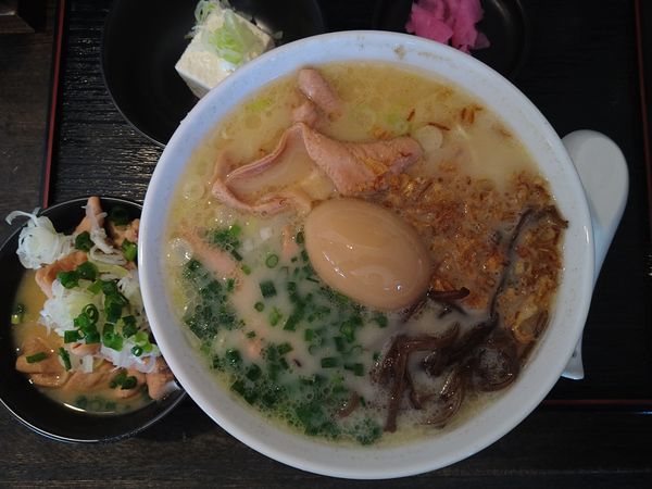「豚もつラーメン＋追いもつ＋替え玉（硬め）」@もつ煮 王里の写真