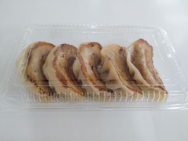 「ジャンボ焼餃子　４８６円」@ことぶき屋の写真