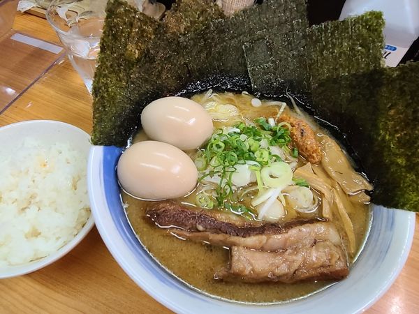 「牛骨味噌ラーメン　限定」@中華そば 半ざわの写真