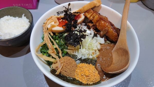 「まぜそば＋贅沢トッピング＋ライス」@麺Dining Number Nine 09の写真
