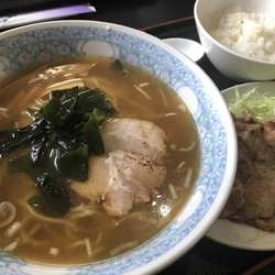 あごだしラーメン（w/豚ロース焼き半ライス）