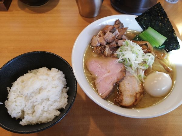 「中華そば 850円 ほぐし肉100円 白ご飯150円」@つけ麺 大武の写真