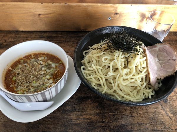 「つけ麺（チョイ辛）（正油）（＋1玉）」@らーめん巧屋の写真