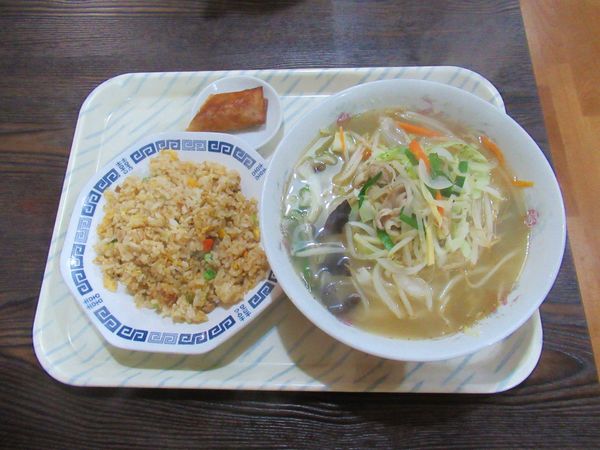 「野菜タンメン（＋半チャーハンセット）（680円）」@中華居酒屋 香港屋台料理の写真