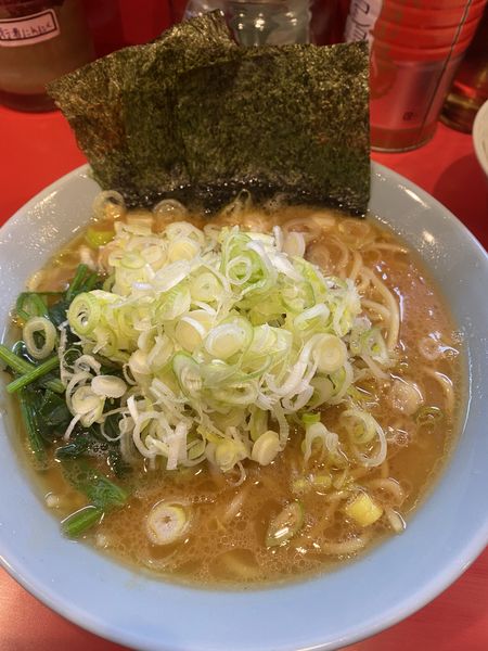 「中盛ラーメン＋ネギ＋ライス」@横浜家系ラーメン 黄金家の写真