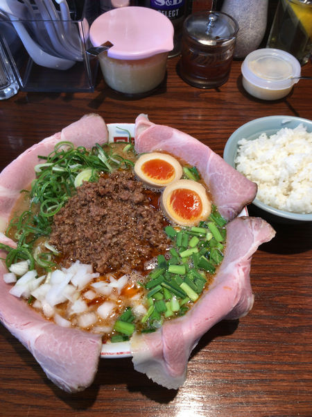 「特製濃厚ラーメン 赤+ライス」@ラーメンかなやの写真