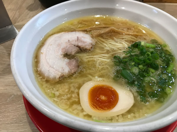 「背脂醤油ラーメン」@麺王道 勝の写真