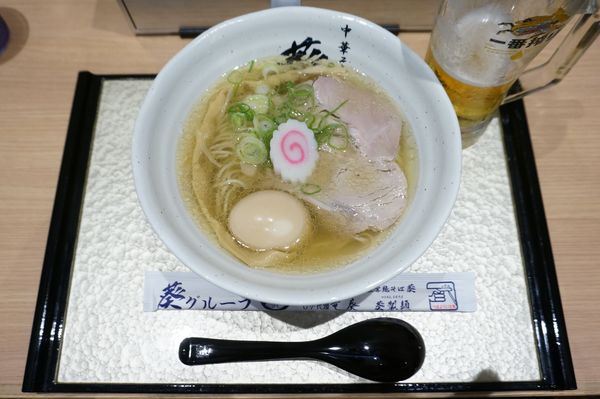 「味玉塩そば＋生ビール」@中華そば 葵 新越谷ヴァリエ店の写真