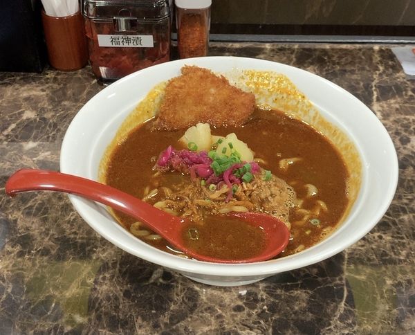 「スパイスカレーらーめん チキンカツのせ」@田所商店 スパイスカレー部の写真