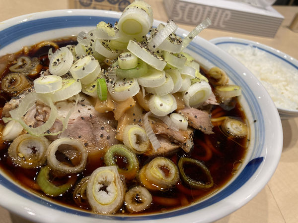 「中華そば特大+ライス」@西町大喜 とやマルシェ店の写真