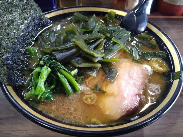 「茎わかめラーメン(¥920)＋小ライス(¥150)」@ラーメン林家 姉崎店の写真
