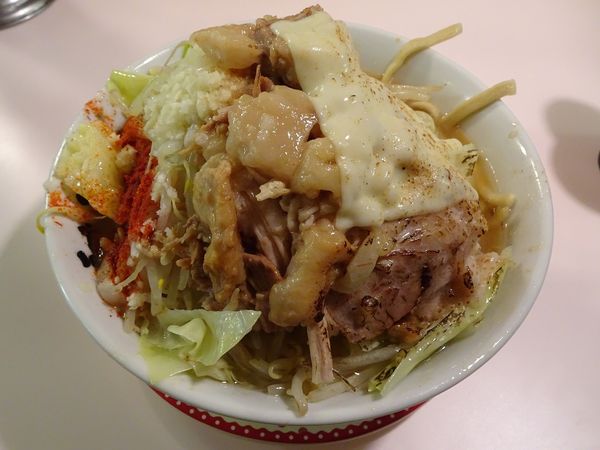 「大ラーメン（750円）＋焼きチーズ（50円）全部」@成蹊前ラーメン 吉祥寺の写真