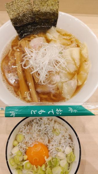 「【期間限定】追い鰹ワンタン麺　 しらす丼」@中華そば カゼノウタの写真