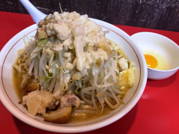 「小ラーメン（300g）＋生卵」@ラーメン山崎の写真