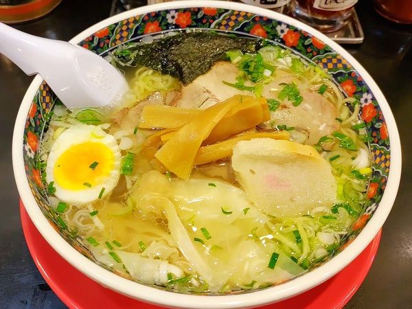 「特塩拉麺（＋ワンタン）」@函館麺厨房あじさい 本店の写真