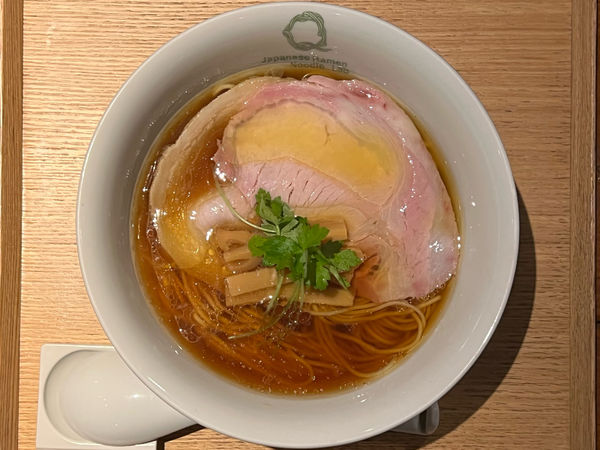 「醤油らぁ麺」@Japanese Ramen Noodle Lab Qの写真