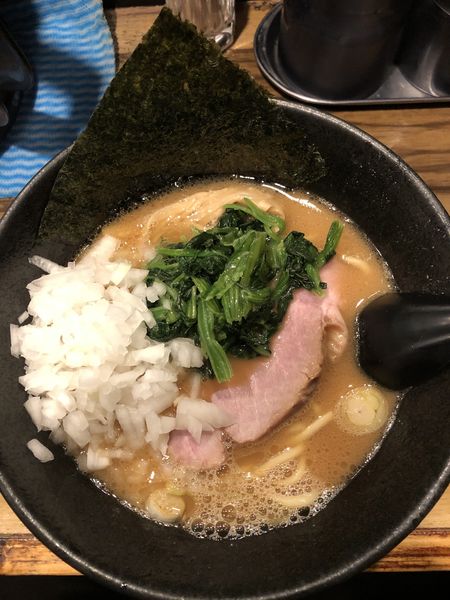 「大和田ラーメン（豚骨醤油麺固）+玉ねぎ」@麺屋 大和田の写真