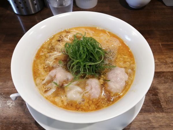 「担担麺　900円  海老ワンタン３個240円」@創作麺工房 鳴龍の写真