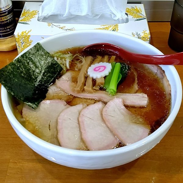 「焼豚ワンタン麺 (しょうが醤油味)」@とら食堂 松戸分店の写真